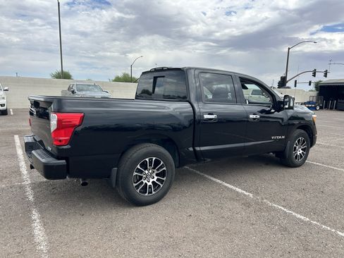 Used 2021 Nissan Titan SV w/ SV Convenience Package RWD image 4