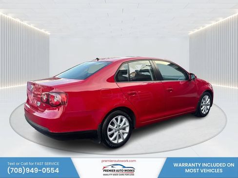 Used 2010 Volkswagen Jetta Limited Edition FWD image 4