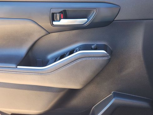 Used 2021 Toyota Highlander XLE image 26