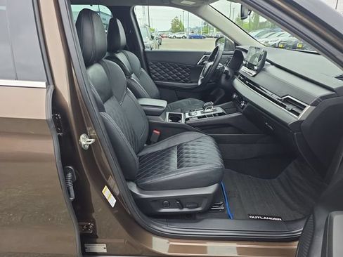 Used 2023 Mitsubishi Outlander SEL AWD/4WD image 9