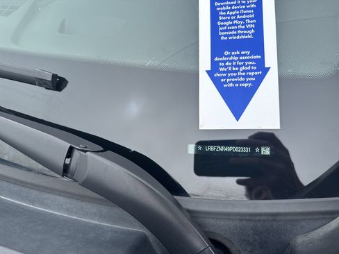 Certified 2023 Buick Envision Essence FWD image 33