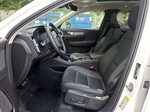 Used 2025 Volvo XC40 B5 Core AWD/4WD image 14