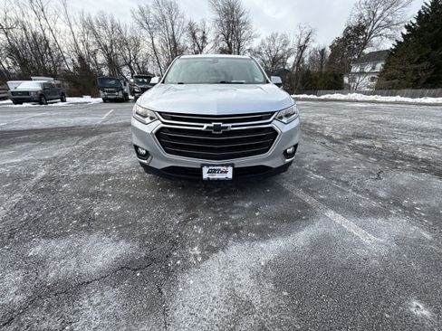 Used 2021 Chevrolet Traverse LT image 32