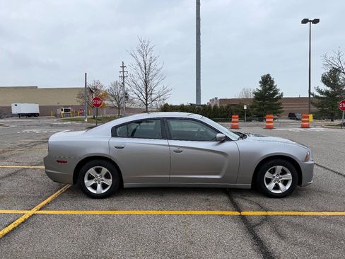 Used 2011 Dodge Charger SE image 5