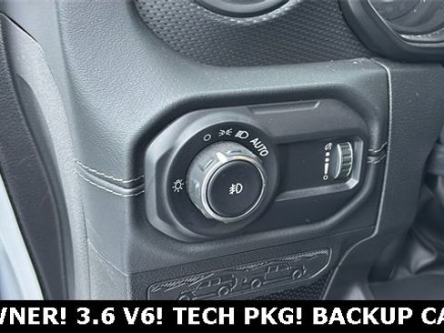 Used 2024 Jeep Wrangler Rubicon w/ Technology Group image 7