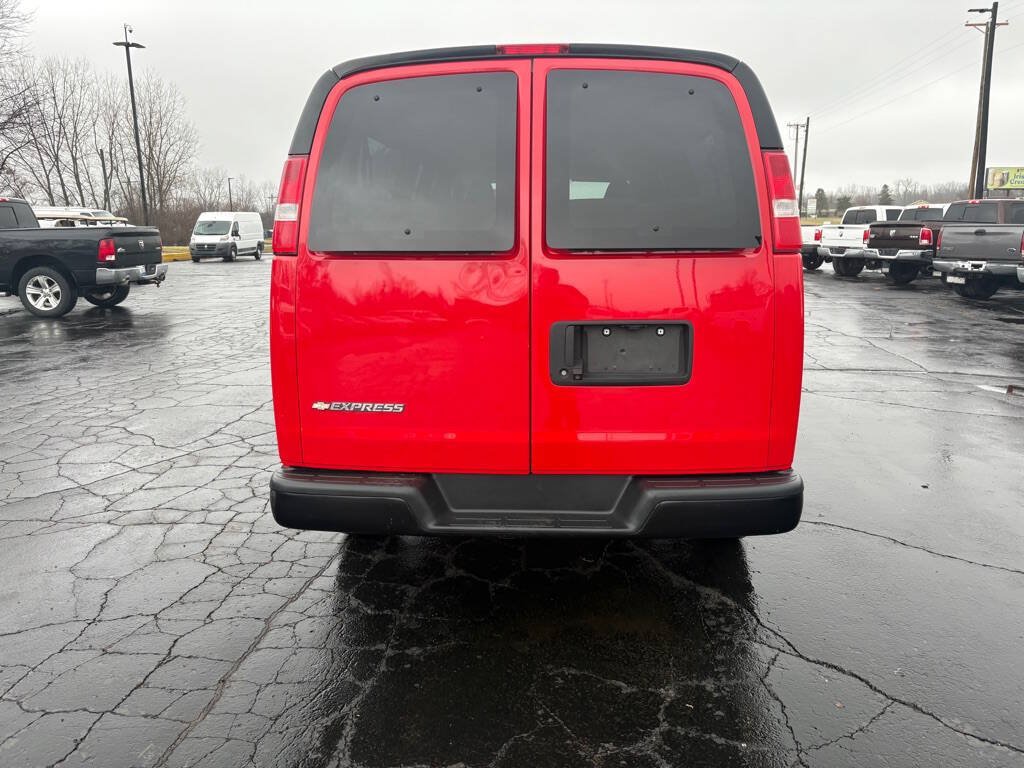 Used 2020 Chevrolet Express 3500 LS RWD image 5