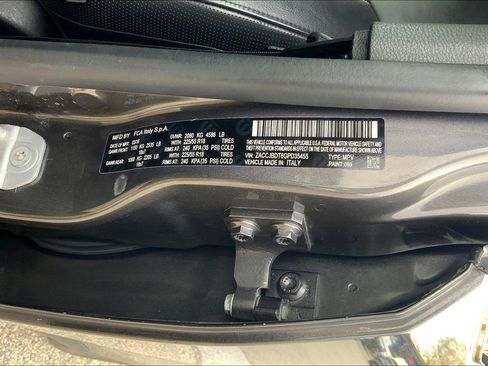 Used 2016 Jeep Renegade Limited image 33