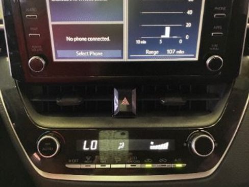 Used 2020 Toyota Corolla LE FWD image 21