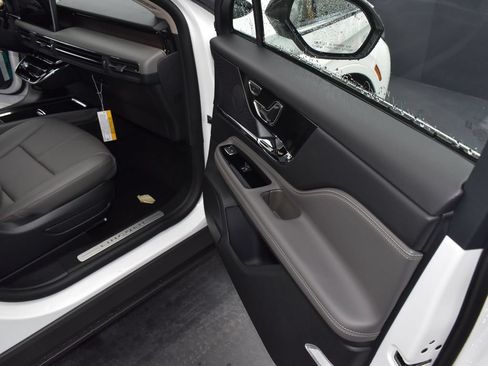 New 2025 Lincoln Corsair Grand Touring AWD/4WD image 16