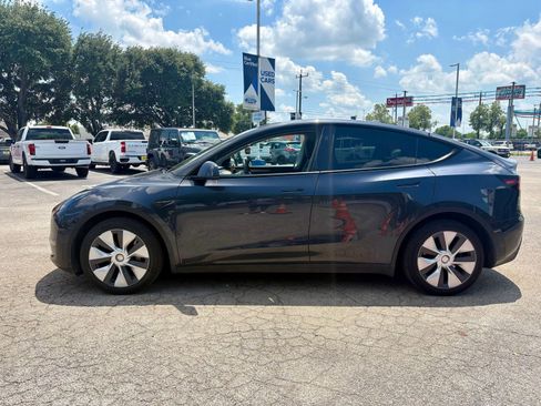Used 2024 Tesla Model Y Long Range AWD/4WD image 6