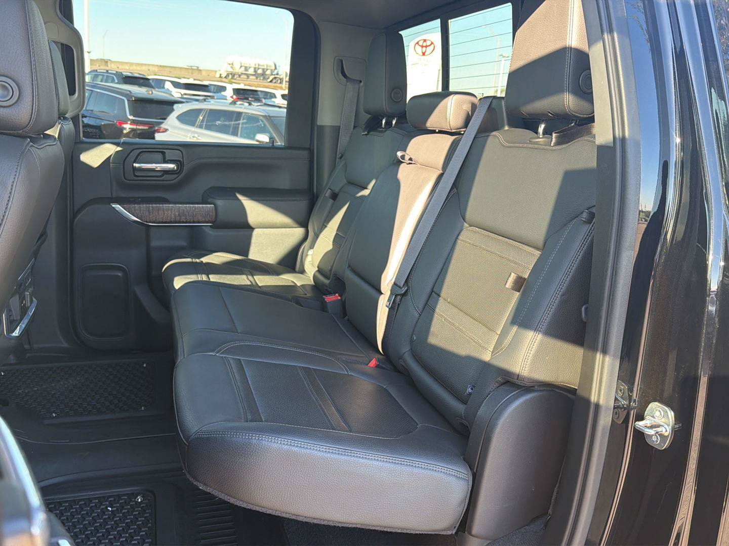 Used 2021 GMC Sierra 2500 Denali w/ Denali Black Diamond Edition AWD/4WD image 15