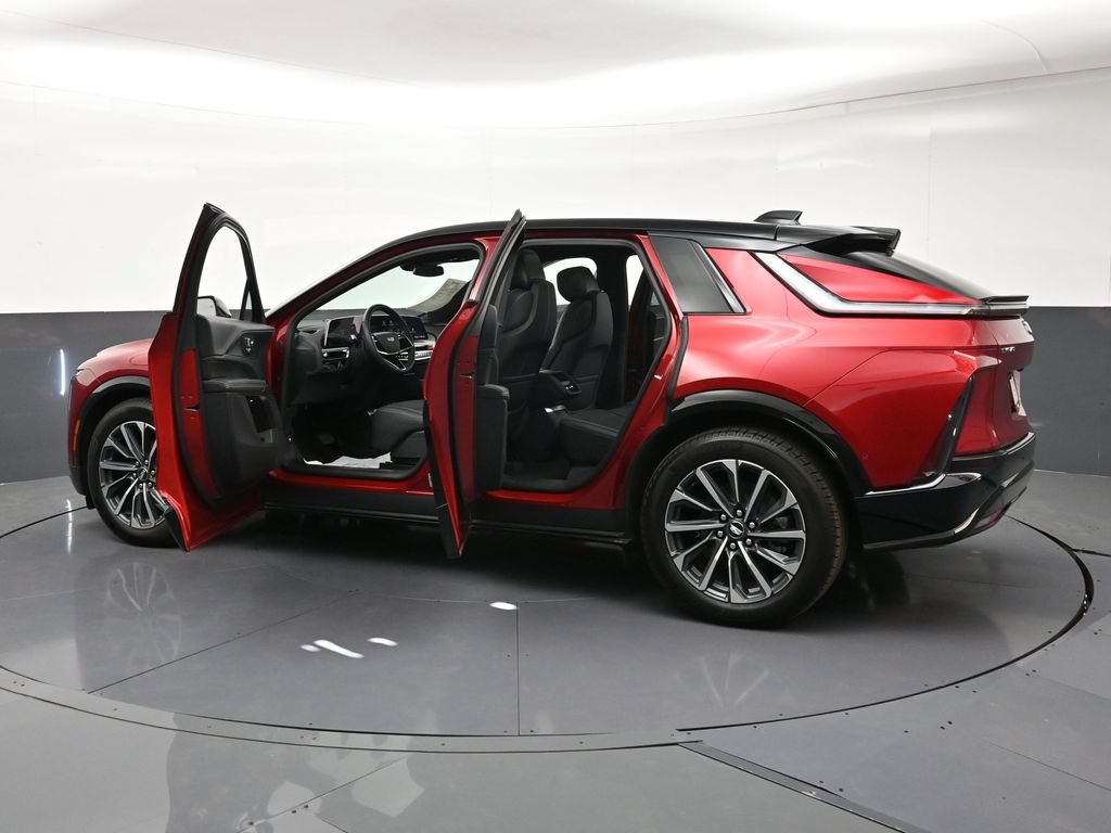 Used 2025 Cadillac Lyriq Sport AWD/4WD image 35