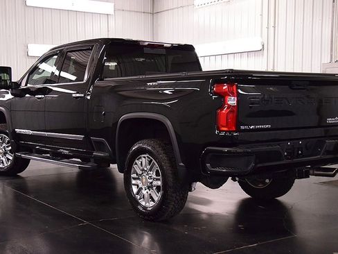 Used 2024 Chevrolet Silverado 2500 High Country w/ Z71 Off-Road Package AWD/4WD image 5