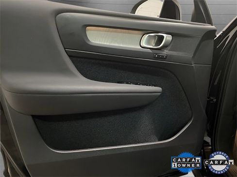 Used 2025 Volvo XC40 B5 Plus image 85