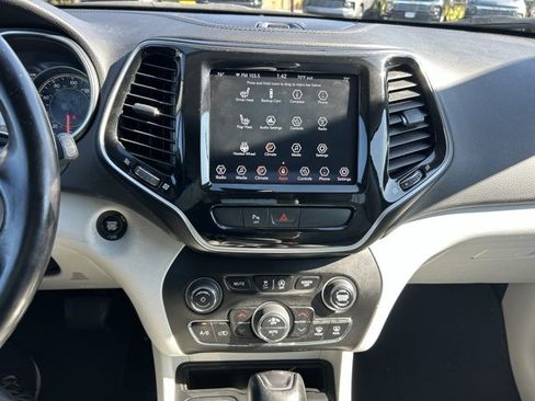 Used 2020 Jeep Cherokee Limited image 23