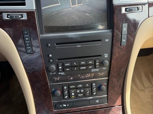 Used 2010 Cadillac Escalade Premium AWD/4WD image 20