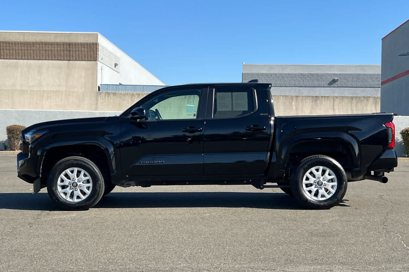 Certified 2024 Toyota Tacoma SR5 w/ SR5 Upgrade Package AWD/4WD image 6