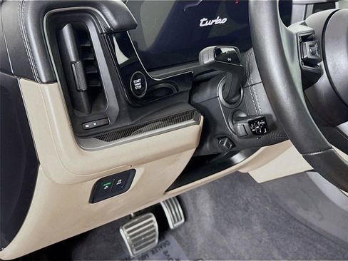 Used 2025 Porsche Cayenne Turbo AWD/4WD image 8