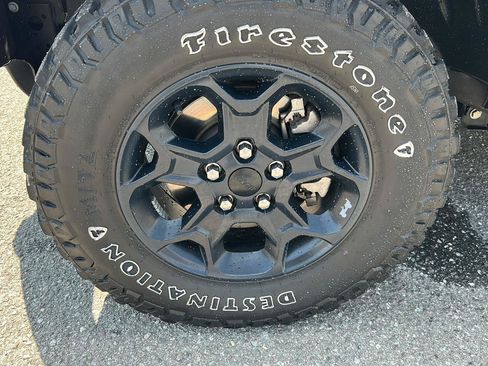 Used 2023 Jeep Wrangler Unlimited w/ Sun & Screen Package AWD/4WD image 10