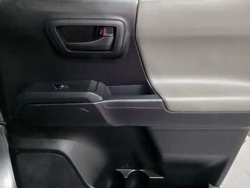 Used 2022 Toyota Tacoma SR AWD/4WD image 12