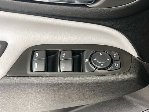 Used 2024 Chevrolet Equinox LS w/ LS Convenience Package image 16