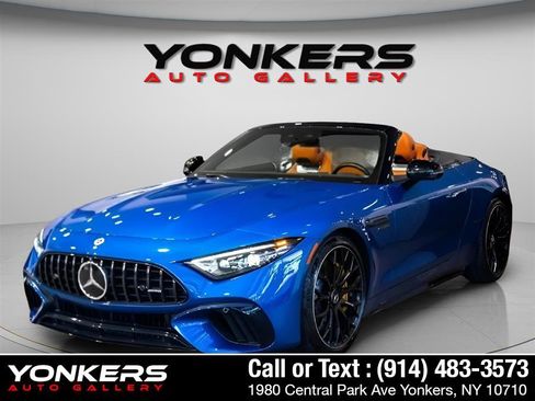 Used 2022 Mercedes-Benz SL 55 AMG 4MATIC w/ Driver Assistance Package image 2