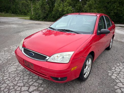 Used 2007 Ford Focus SE FWD image 2