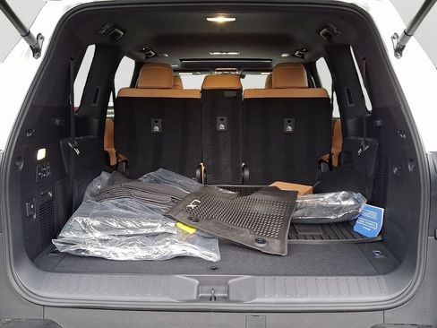 Used 2025 Lexus LX 600 4WD w/ Luxury Package image 29
