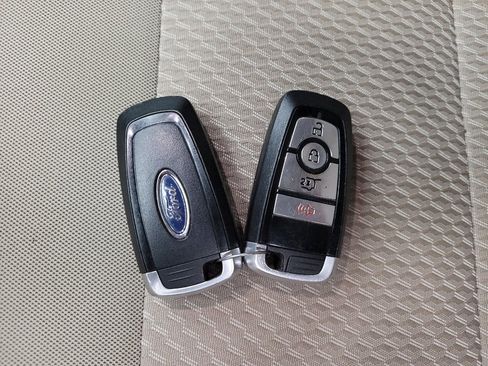 Used 2022 Ford Explorer XLT image 32