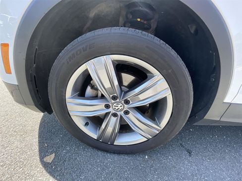 Used 2021 Volkswagen Tiguan SEL AWD/4WD image 27
