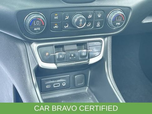 Certified 2022 GMC Terrain SLT w/ Infotainment Package II AWD/4WD image 16