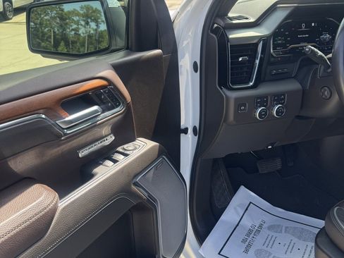 Used 2023 GMC Sierra 1500 Denali w/ Technology Package AWD/4WD image 12