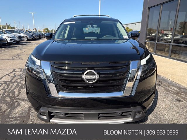 Used 2025 Nissan Pathfinder SL AWD/4WD image 8