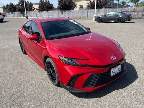 Used 2025 Toyota Camry SE FWD image 2