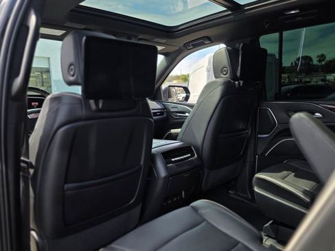 Used 2023 Cadillac Escalade Premium Luxury image 17