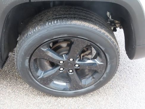 Used 2023 Jeep Grand Cherokee Altitude AWD/4WD image 14