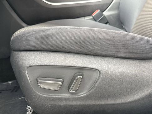 Used 2023 Toyota Highlander LE FWD image 28
