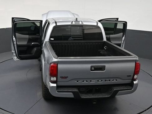 Used 2022 Toyota Tacoma SR5 w/ Technology Package RWD image 32