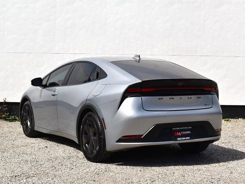 Used 2023 Toyota Prius LE FWD image 2