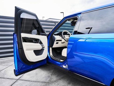 Used 2025 Land Rover Range Rover Long Wheelbase SE image 29