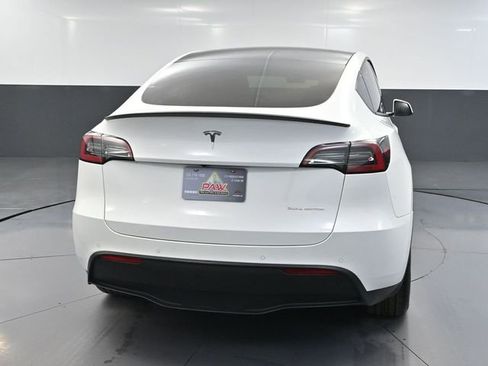 Used 2022 Tesla Model Y Long Range image 5