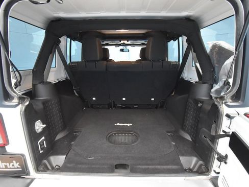 Used 2015 Jeep Wrangler Unlimited Sahara AWD/4WD image 26