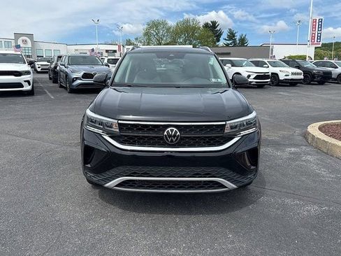 Certified 2023 Volkswagen Taos SE w/ Panoramic Sunroof Package AWD/4WD image 2