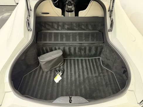 Used 2022 Aston Martin V8 Vantage Coupe RWD image 40