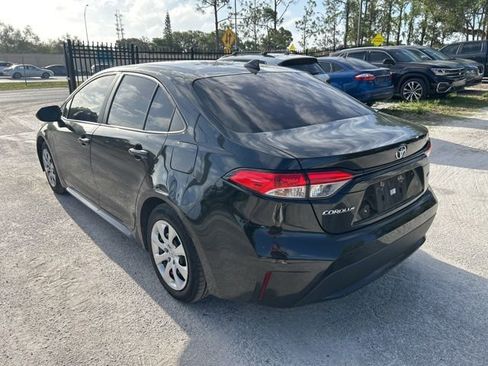 Used 2022 Toyota Corolla LE image 3