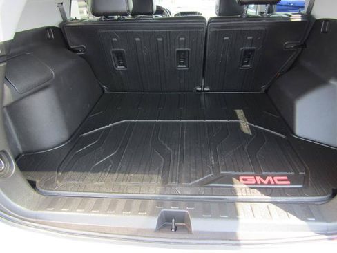 Used 2022 GMC Terrain SLT w/ LPO, Floor Liner Package AWD/4WD image 12