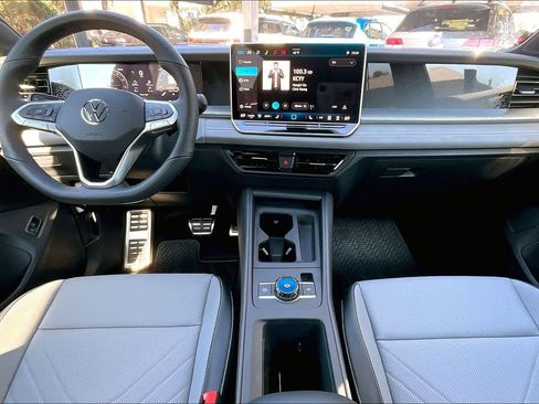 New 2026 Volkswagen Tiguan SE R-Line image 5