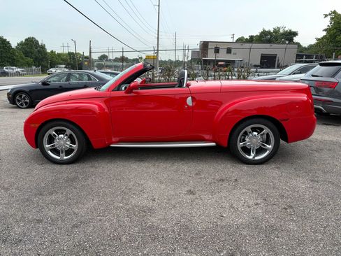 Used 2005 Chevrolet SSR w/ Preferred Equipment Group RWD image 13