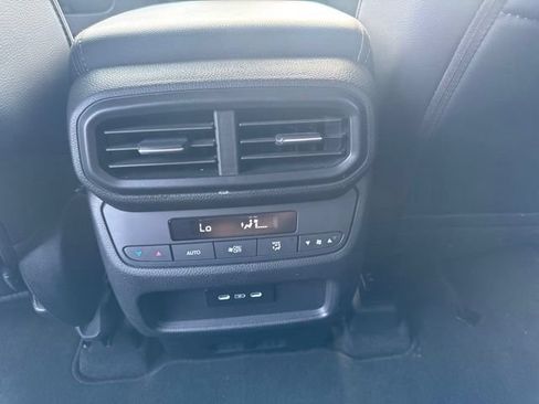 Used 2024 Honda Pilot Touring image 23