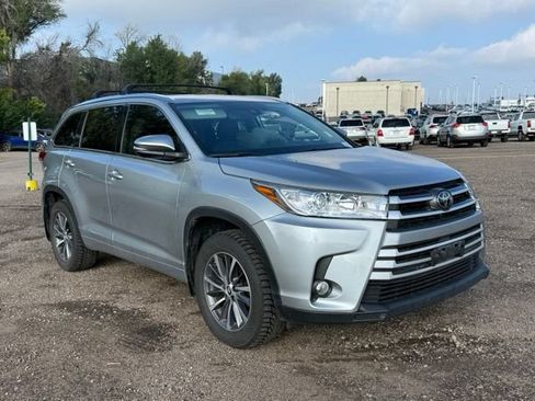 Used 2018 Toyota Highlander XLE AWD/4WD image 7